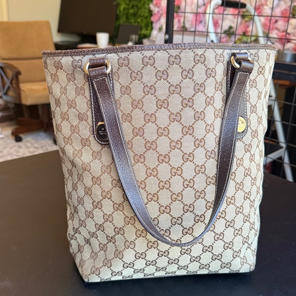 AUTHENTIC Gucci tote - Picture 1 of 7